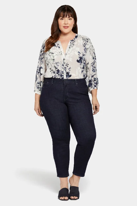 Stella Tapered Ankle Jeans In Plus Size - Rinse